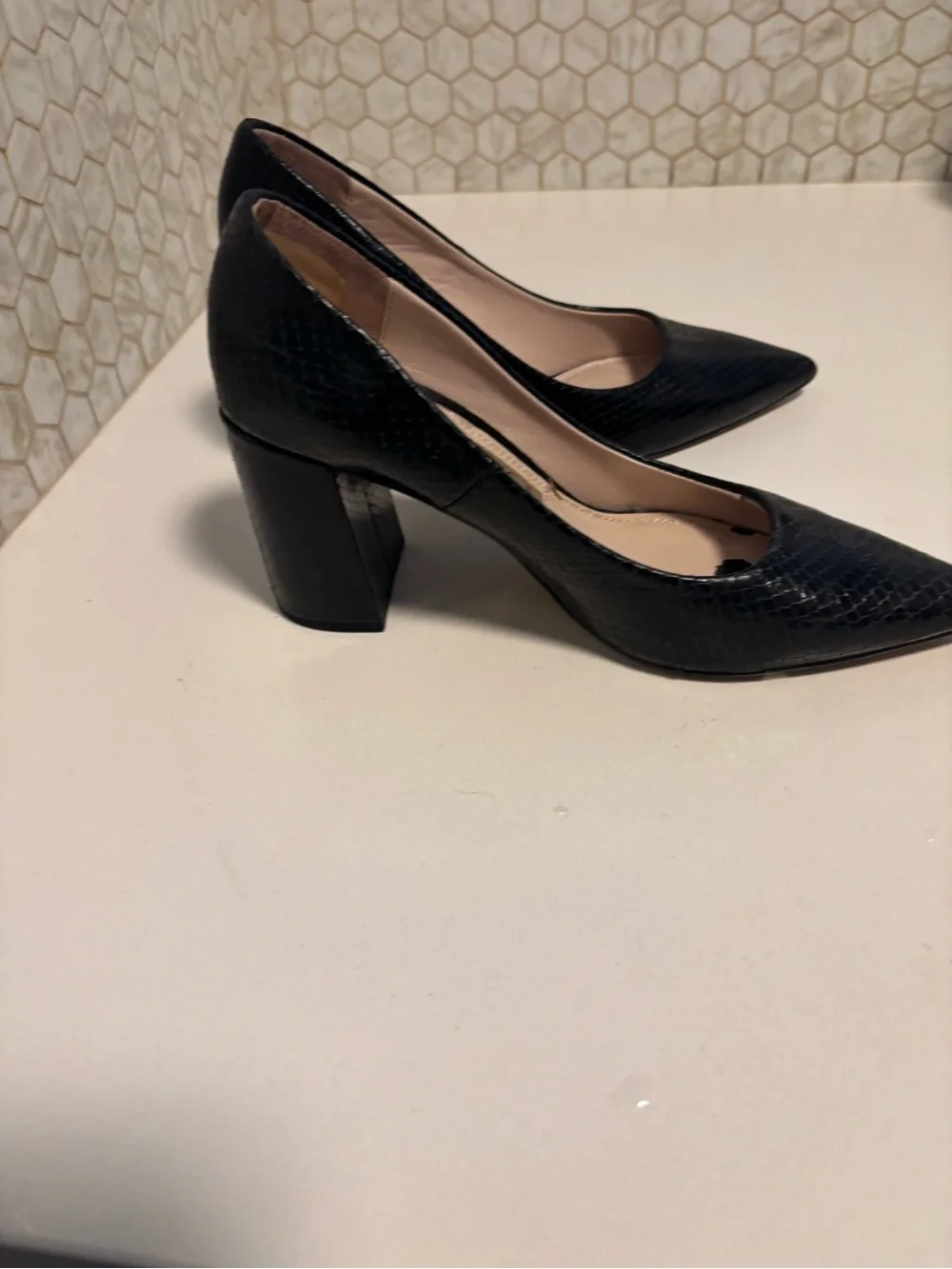 Zara Black Snakeskin-Texture Pointed Toe Pumps - Picture 4 of 6